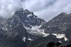 | Photo: Yasir Iqbal : Thajwas glacier in Sonamarg